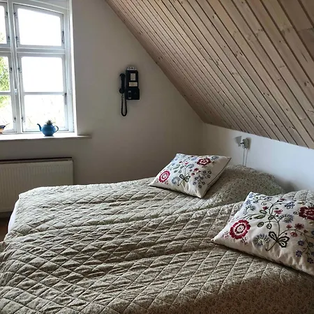 Timber-frame Flat Near *