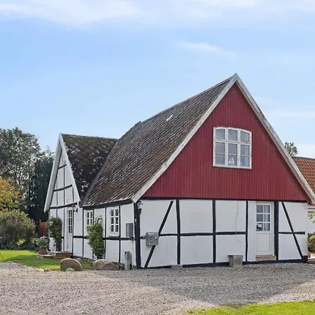 Timber-frame Flat Near